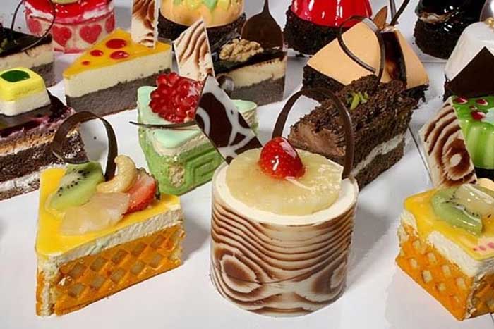 تهیه کیک و شیرینی