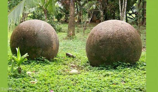 سر سنگی باستانی کنده کاری شده