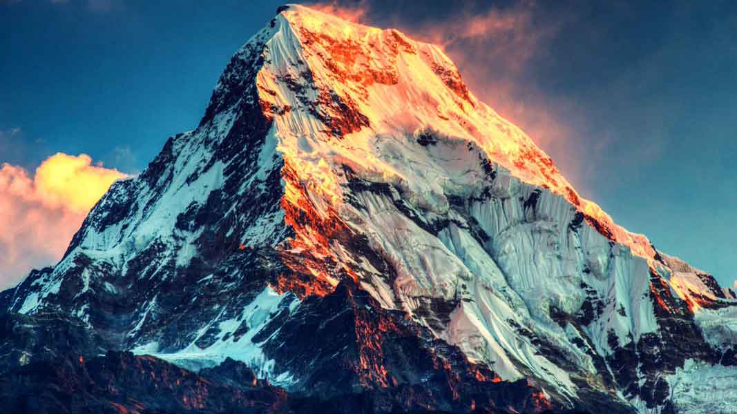 همه آنچه که باید درباره قله اورست و صعود به آن بدانید