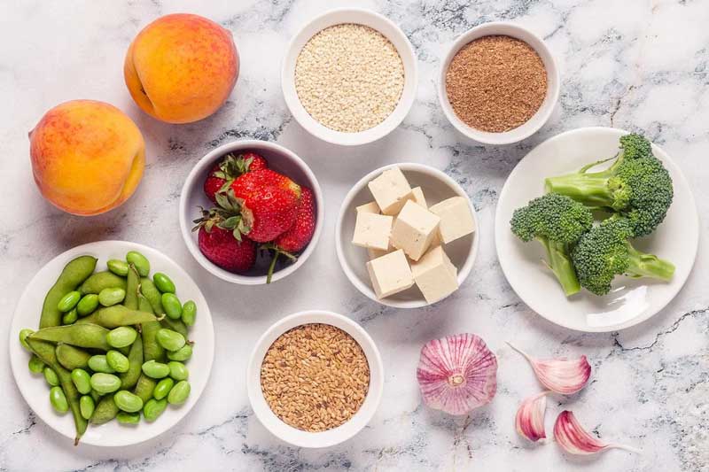 چه نوع میوه‌ها و سبزیجاتی برای پیشگیری از سرطان سینه مفید هستند؟