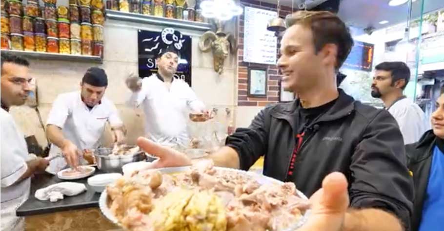 ایران گردی فود بلاگر مشهور و خوردن غذاهای معروف ایرانی