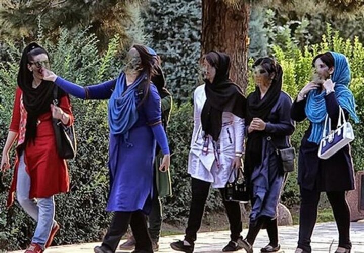 روزنامه جمهوری اسلامی: وقتی قدرتمندان خلاف قانون عمل می‌کنند جامعه هم به حجاب بی اعتنا می‌شود
