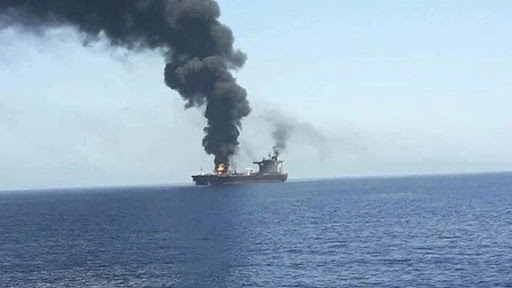 ببینید | کشتی تجاری آمریکایی که مورد اصابت موشک‌های ارتش یمن قرار گرفت