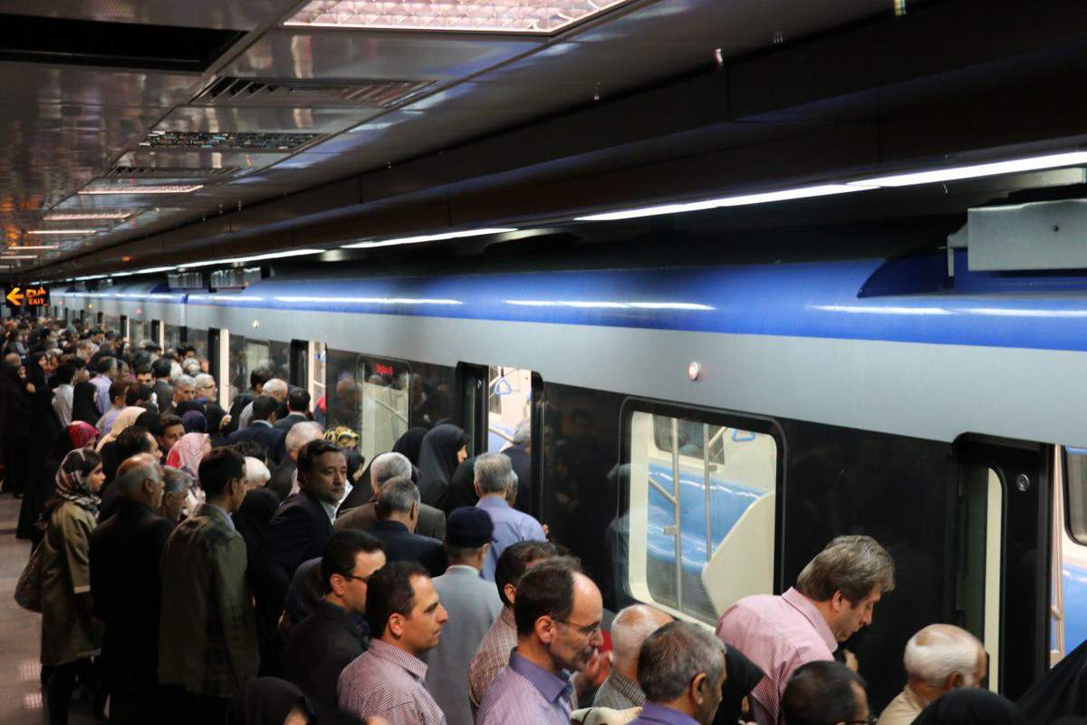 سرگردانی مسافران بابت نقص فنی خط چهار مترو تهران